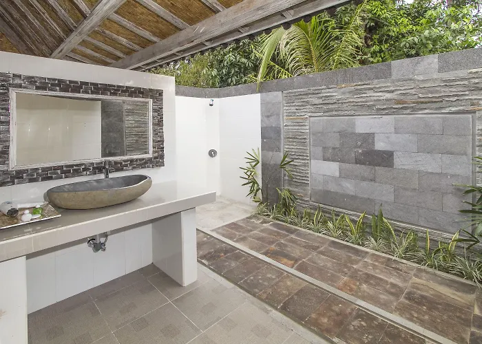 Hotel The Palm Grove